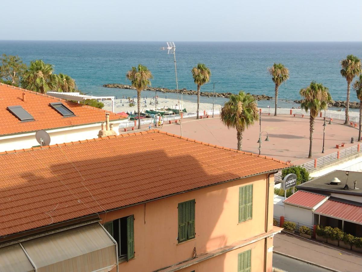 Casa Fronte Mare Apartment Ventimiglia Exterior photo